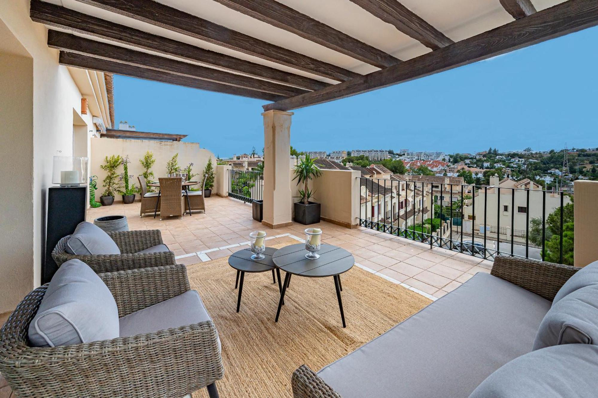 Nueva Andalucia Penthouse Apartment *