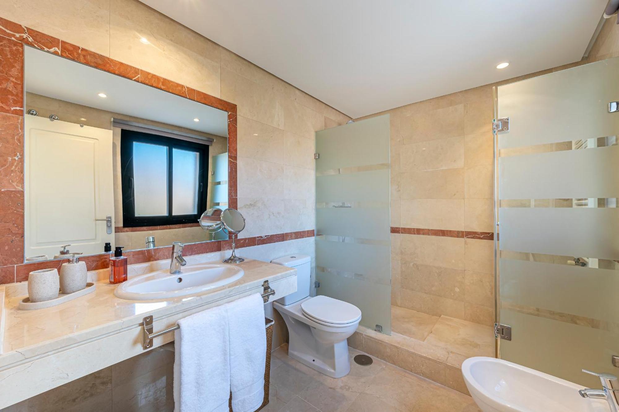 Nueva Andalucia Penthouse Apartment *